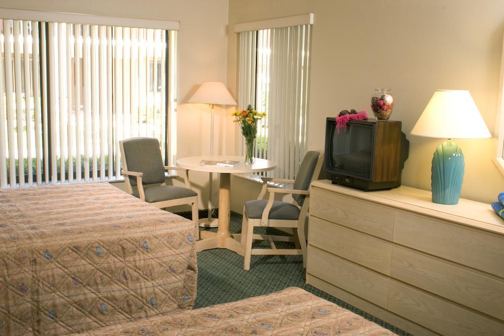 Cypress Cove Nudist Resort Поинсиана Екстериор снимка